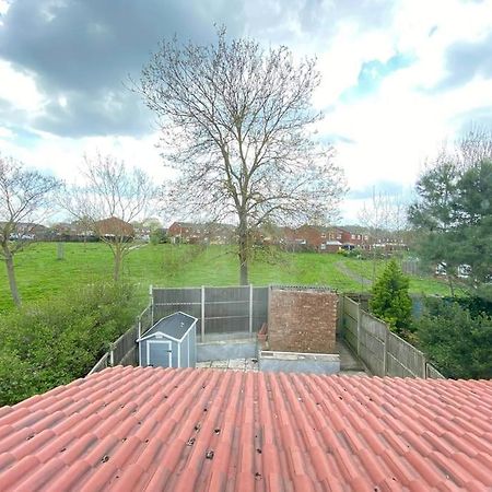 Three Bedrooms House In Windsor Exterior photo
