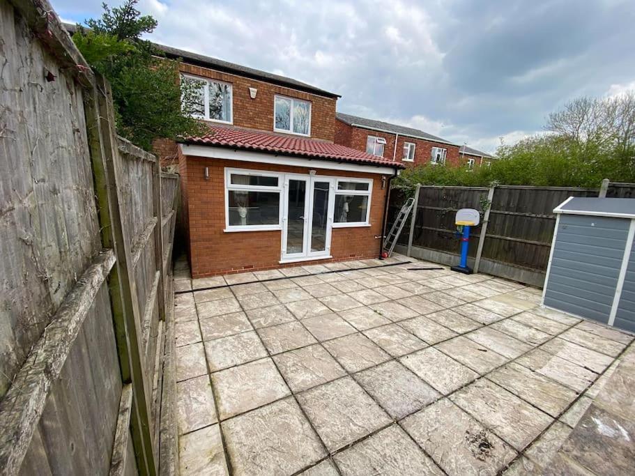 Three Bedrooms House In Windsor Exterior photo