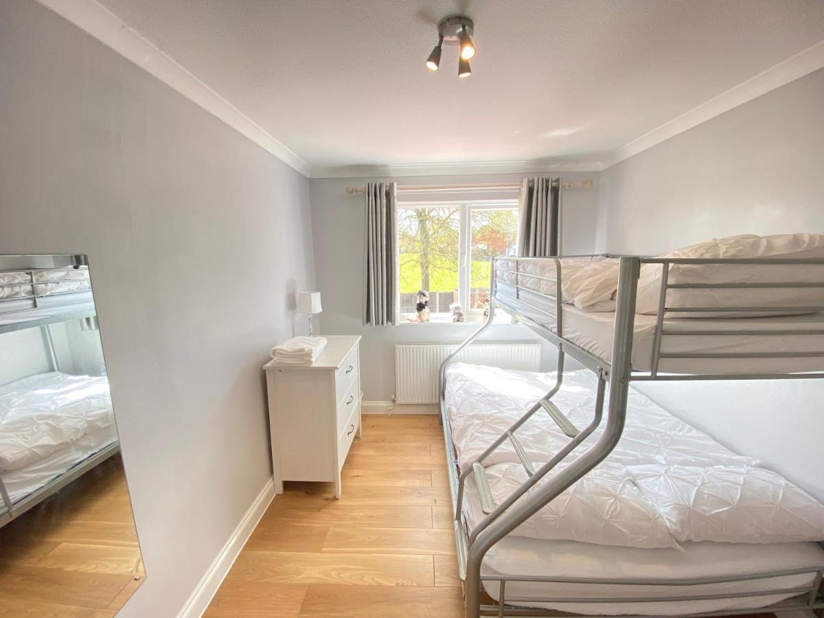 Three Bedrooms House In Windsor Exterior photo