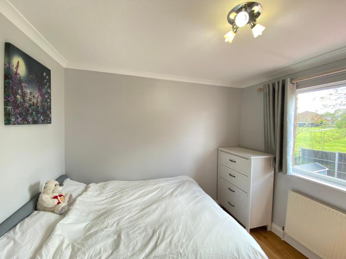 Three Bedrooms House In Windsor Exterior photo